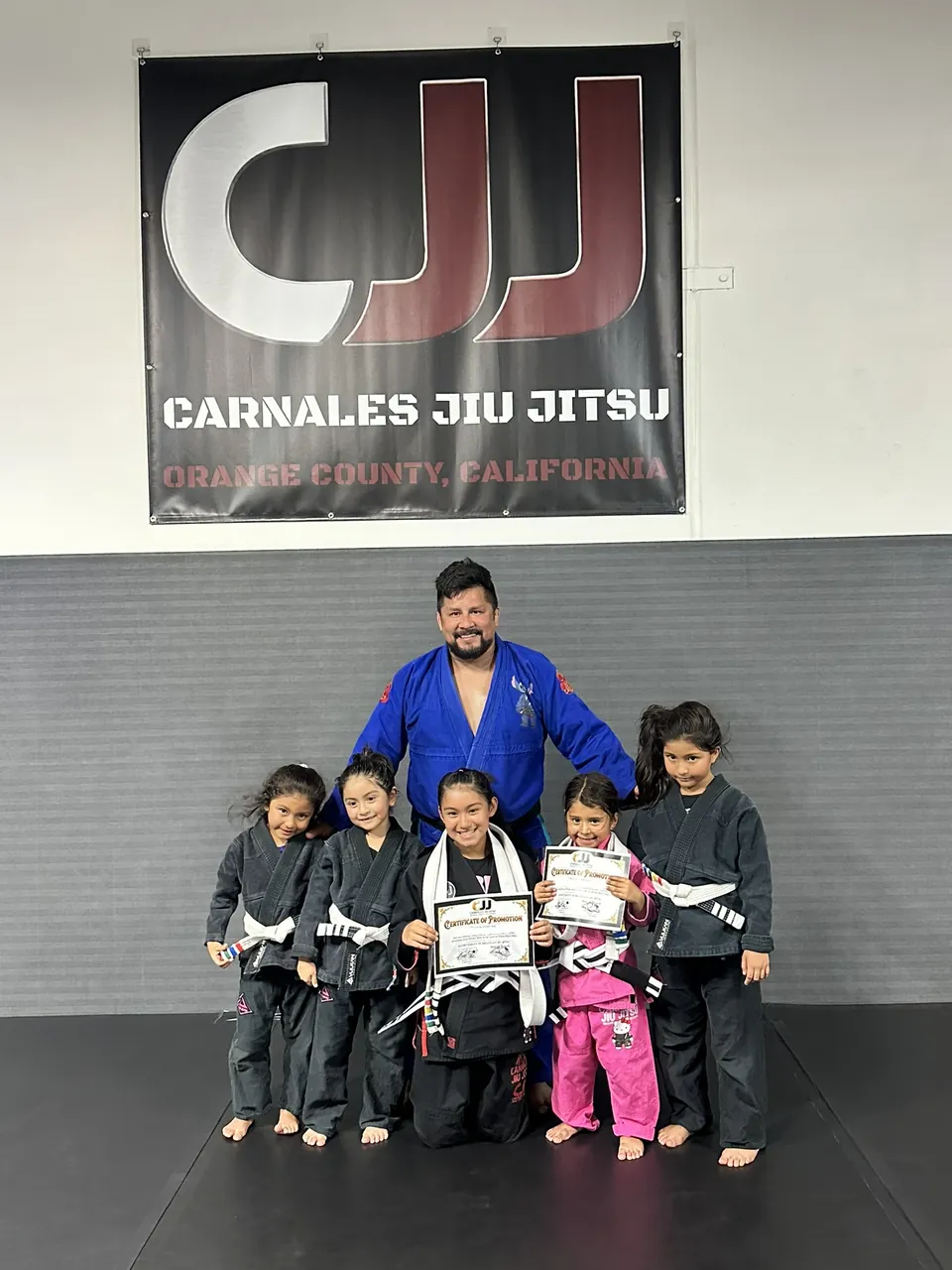 Professor Rudy with five Carnales kids on promotion day