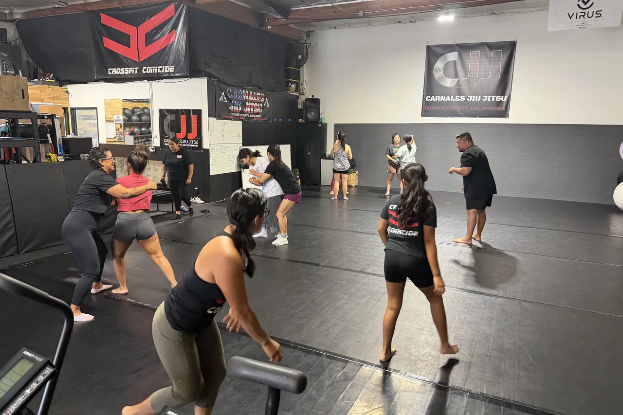 A Carnales jiu-jitsu class on the mats